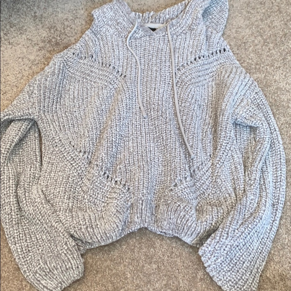 Gray sweater/ sweatshirt